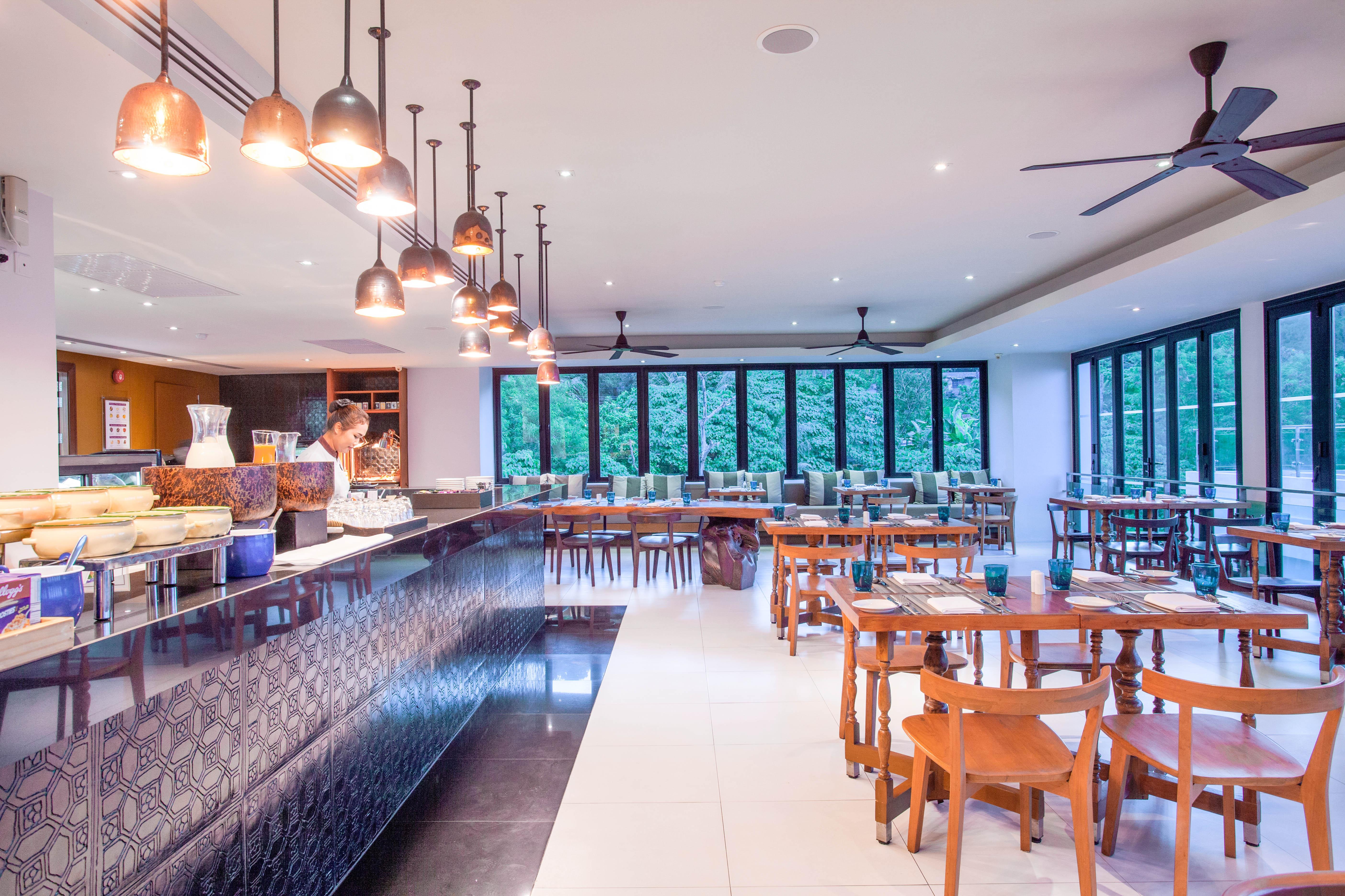 Zenmaya Oceanfront Phuket, Trademark Collection By Wyndham Patong Exterior photo The restaurant at the hotel