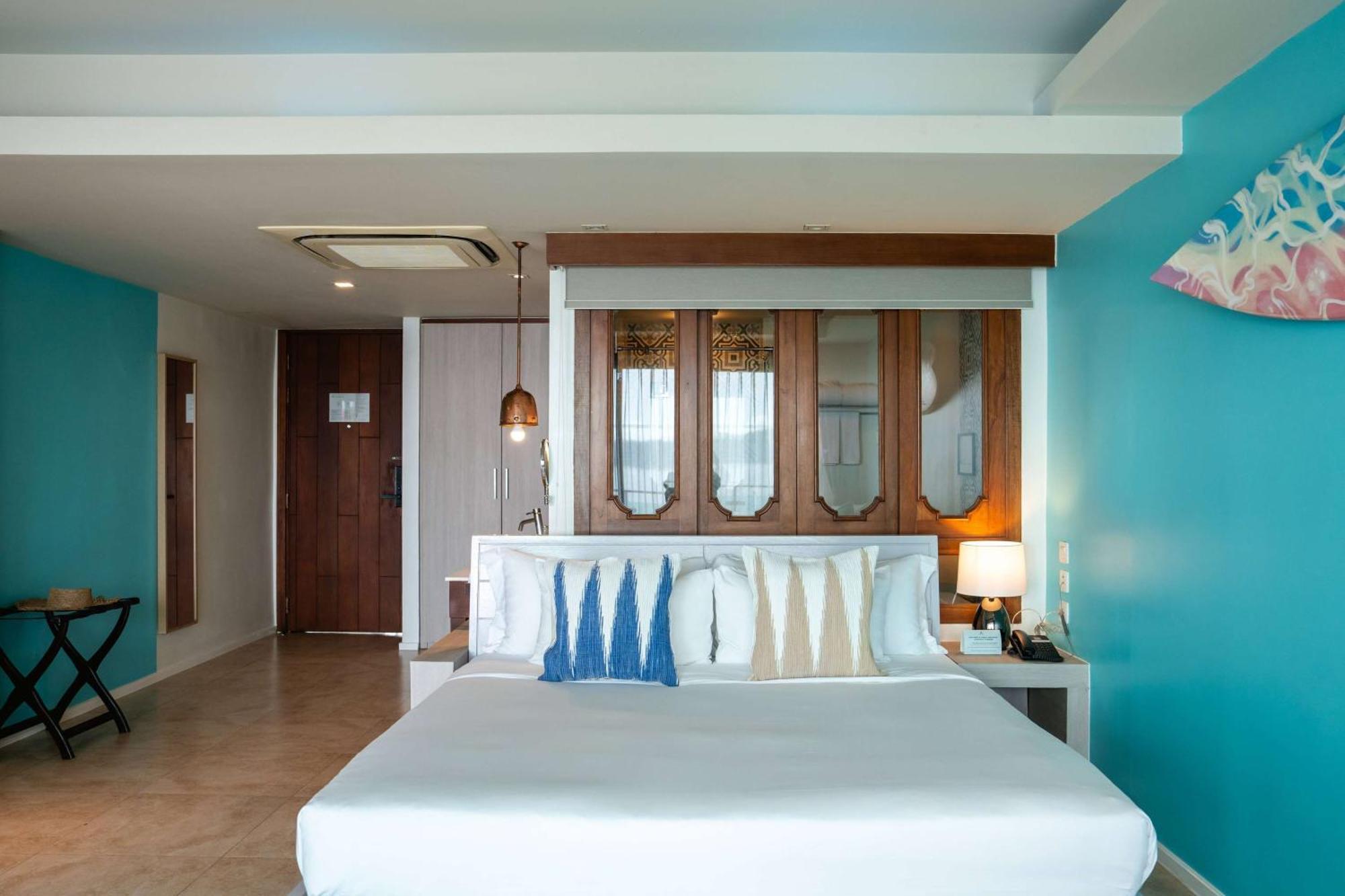 Zenmaya Oceanfront Phuket, Trademark Collection By Wyndham Patong Exterior photo A bedroom at the hotel